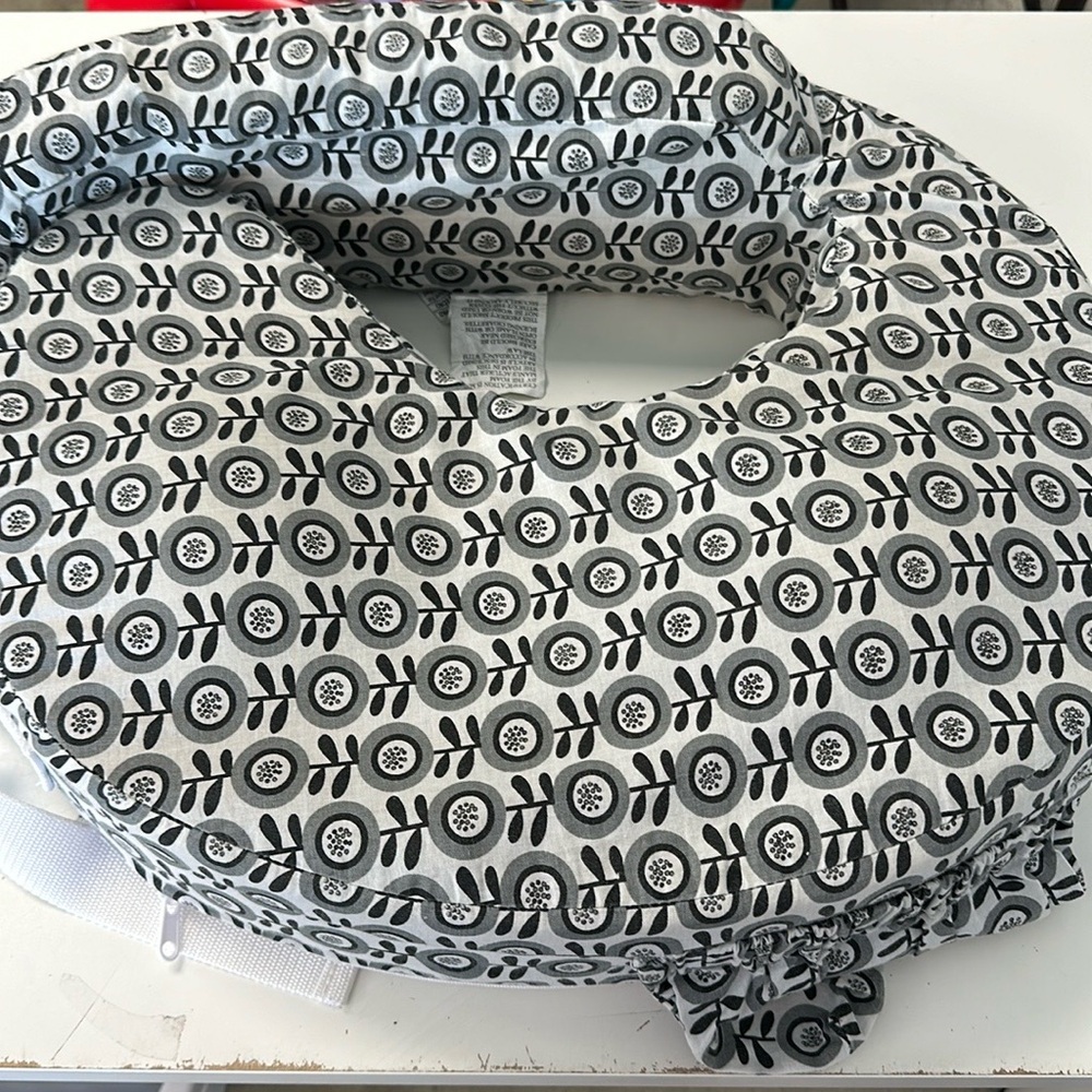 My Brest Friend Deluxe Nursing support pillow black white stick flowers